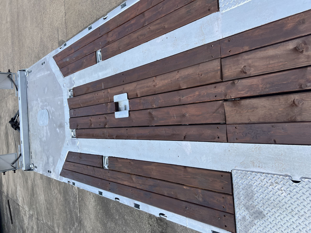 Möslein T 3-8,20 P VB H1 3 Achs Tieflader mit gerader Ladefläche 8,20 m, Neufahrzeug - Låg lastare trailer: bild 2 Möslein T 3-8,20 P VB H1 3 Achs Tieflader mit gerader Ladefläche 8,20 m, Neufahrzeug - Låg lastare trailer: bild 2