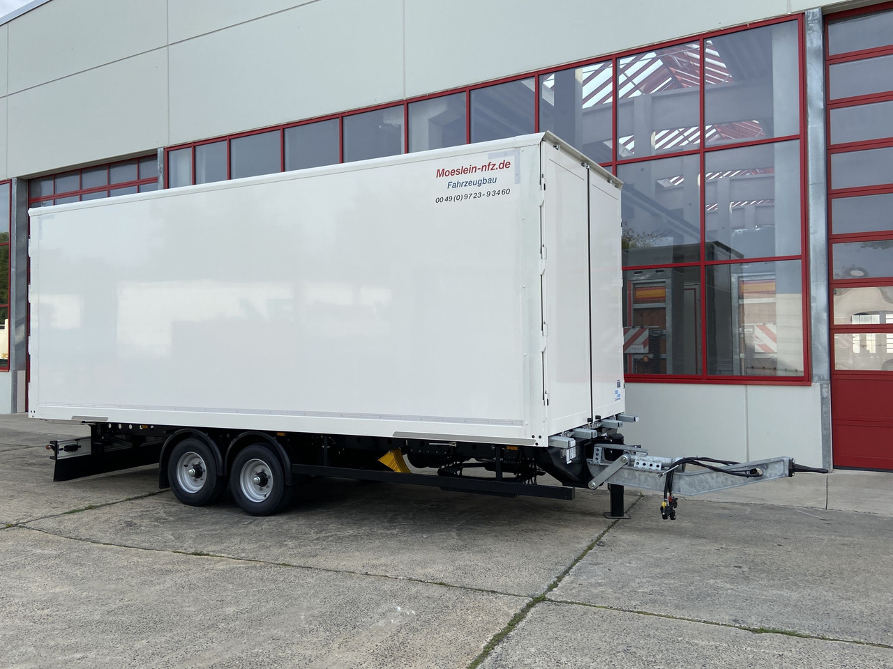 Möslein TKO 105 D 7m weiß Tandem- Koffer, Durchladbar, -- Neufahrzeug -- - Skåpsläp: bild 2 Möslein TKO 105 D 7m weiß Tandem- Koffer, Durchladbar, -- Neufahrzeug -- - Skåpsläp: bild 2