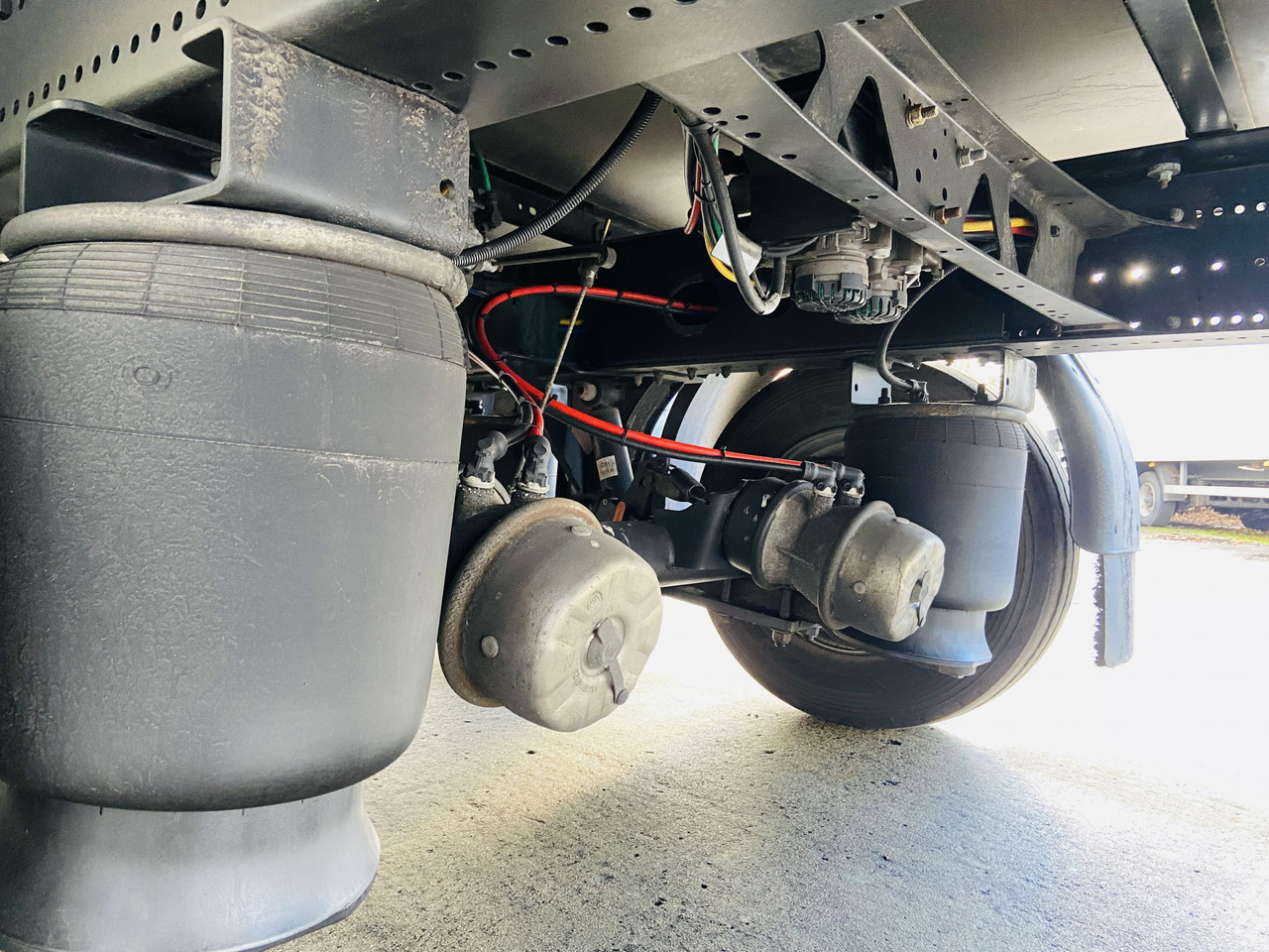 Möslein TKO 105 D 7m weiß Tandem- Koffer, Durchladbar, Neuwertig - Skåpsläp: bild 3 Möslein TKO 105 D 7m weiß Tandem- Koffer, Durchladbar, Neuwertig - Skåpsläp: bild 3