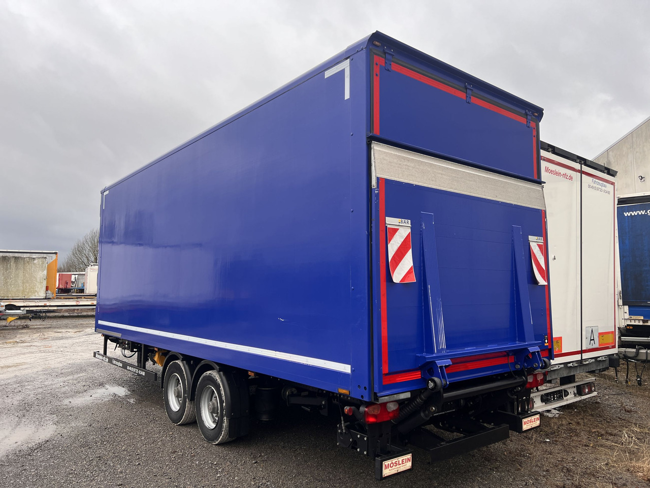 Möslein TKO 105 DL Schwebheim Tandem Koffer, Ladebordwand + Durchladbar, Wenig Benutzt - Skåpsläp: bild 3 Möslein TKO 105 DL Schwebheim Tandem Koffer, Ladebordwand + Durchladbar, Wenig Benutzt - Skåpsläp: bild 3