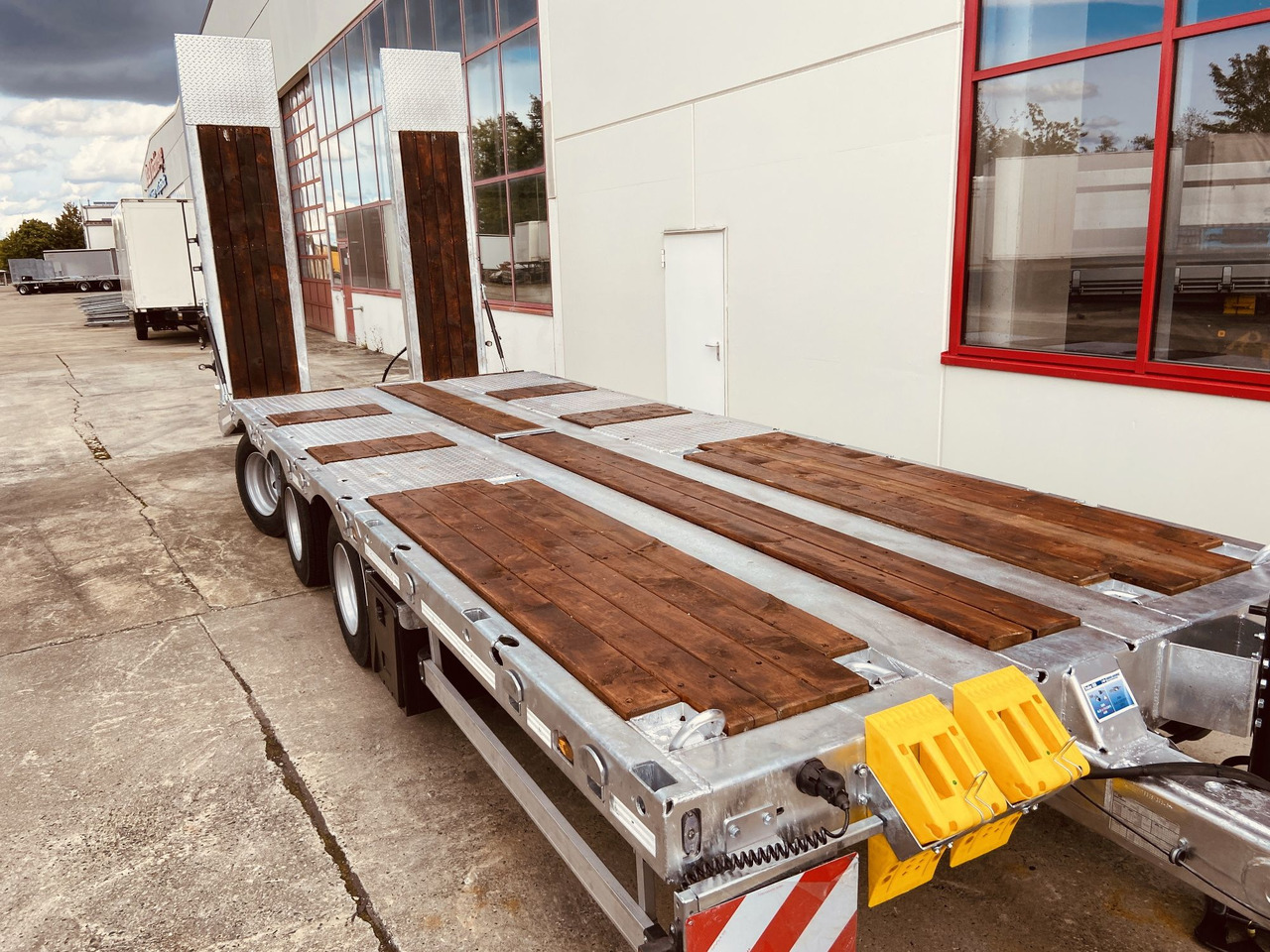 Möslein TT 28 Tridem- Tieflader 3 Achs, gelenktNeufahrzeug - Låg lastare trailer: bild 3 Möslein TT 28 Tridem- Tieflader 3 Achs, gelenktNeufahrzeug - Låg lastare trailer: bild 3