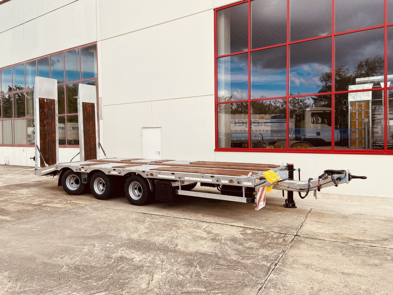 Möslein TT 31 31 t Tridem- Tieflader 3 Achs, 8 m LadeflächeNeufahrzeug - Låg lastare trailer: bild 4 Möslein TT 31 31 t Tridem- Tieflader 3 Achs, 8 m LadeflächeNeufahrzeug - Låg lastare trailer: bild 4