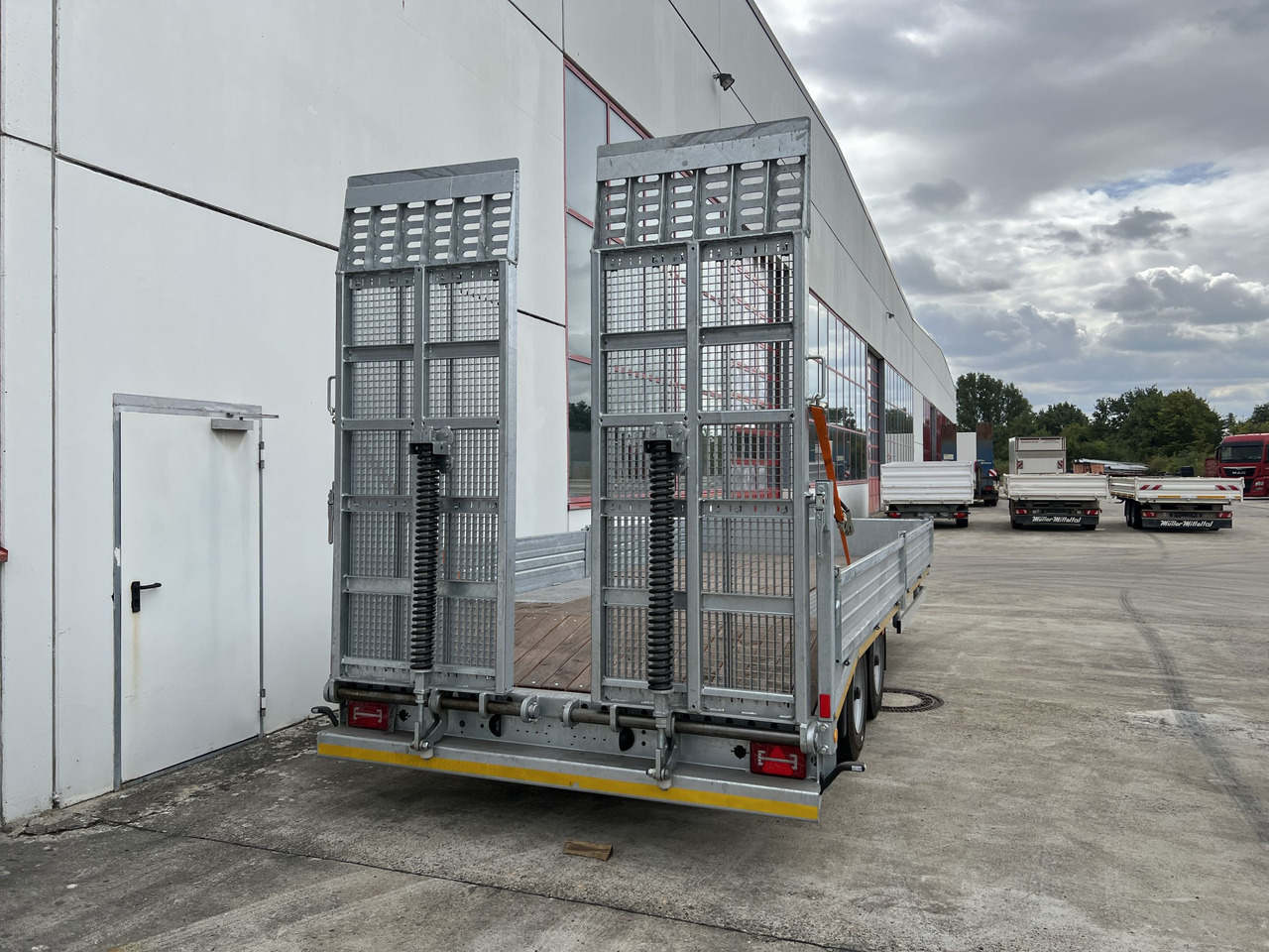 Möslein TT11 BR Neuer Tandemtieflader, breit Rampen - Låg lastare trailer: bild 3 Möslein TT11 BR Neuer Tandemtieflader, breit Rampen - Låg lastare trailer: bild 3