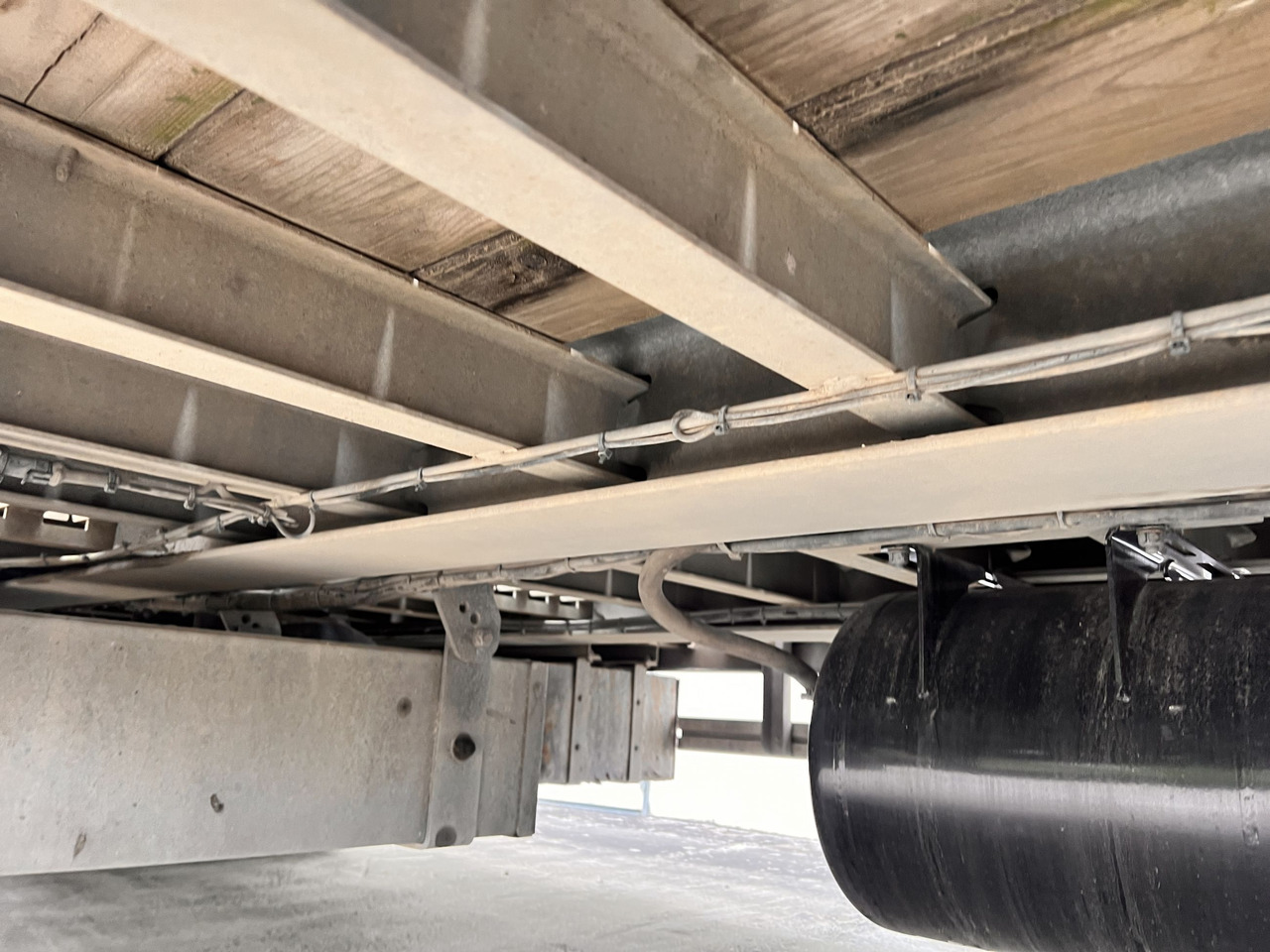 Müller Mitteltal D3 3 Achs Tieflader 9 m, Verzinkt, Wenig Benutzt - Låg lastare trailer: bild 2 Müller Mitteltal D3 3 Achs Tieflader 9 m, Verzinkt, Wenig Benutzt - Låg lastare trailer: bild 2