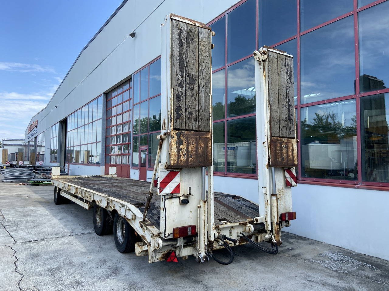 Müller Mitteltal PT 30 3 Achs Tieflader 9,20 m Ladefläche - Låg lastare trailer: bild 2 Müller Mitteltal PT 30 3 Achs Tieflader 9,20 m Ladefläche - Låg lastare trailer: bild 2