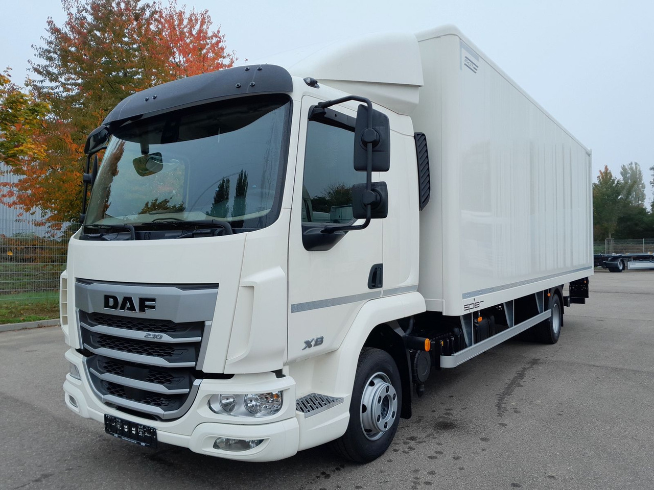 DAF FA XB 230 12t - Lastbil med skåp: bild 1 DAF FA XB 230 12t - Lastbil med skåp: bild 1
