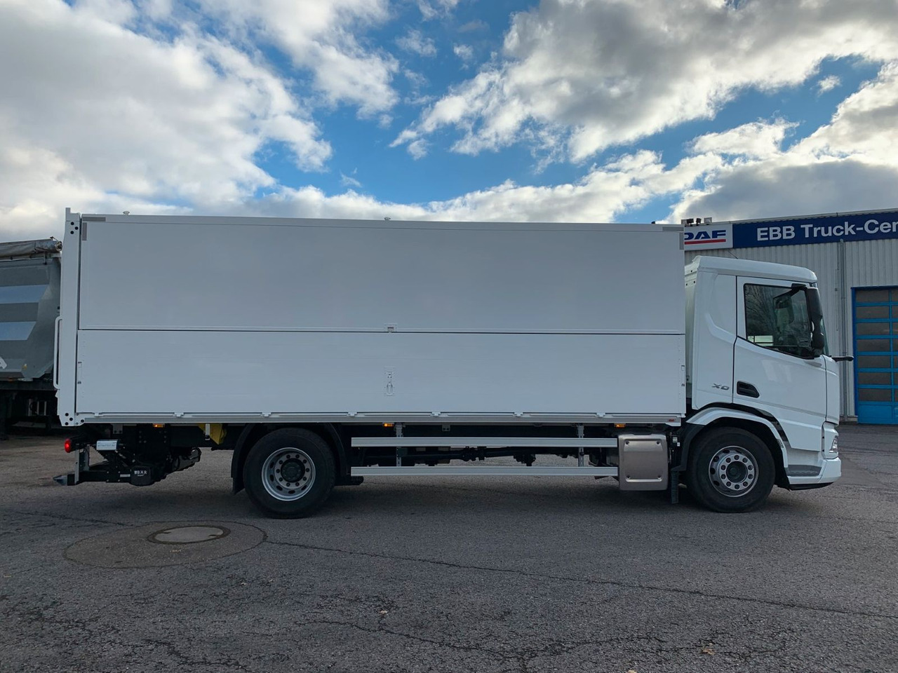 DAF FA XD 370 zikun Swing-Board-Aufbau - Dryckestransport lastbil: bild 3 DAF FA XD 370 zikun Swing-Board-Aufbau - Dryckestransport lastbil: bild 3