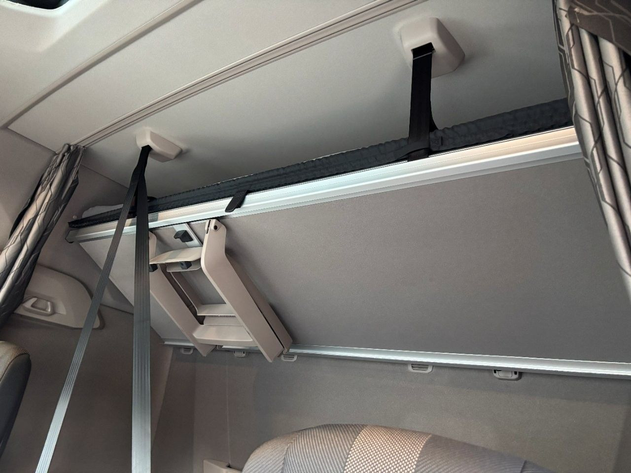 Dryckestransport lastbil DAF FAN XG 480 Swing-Board-Aufbau Mitnahmestapler: bild 11 Dryckestransport lastbil DAF FAN XG 480 Swing-Board-Aufbau Mitnahmestapler: bild 11