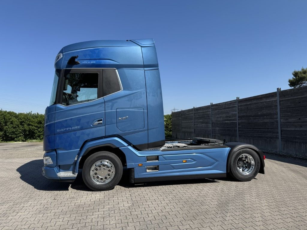 DAF FT XG 530 BLAU METALLIC Limited Edition - Dragbil: bild 3 DAF FT XG 530 BLAU METALLIC Limited Edition - Dragbil: bild 3