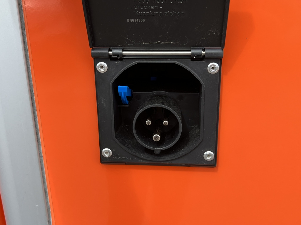 Iveco Daily 35S14 Klima Orig.127'km Küche Doppelbett - Husbil: bild 4 Iveco Daily 35S14 Klima Orig.127'km Küche Doppelbett - Husbil: bild 4