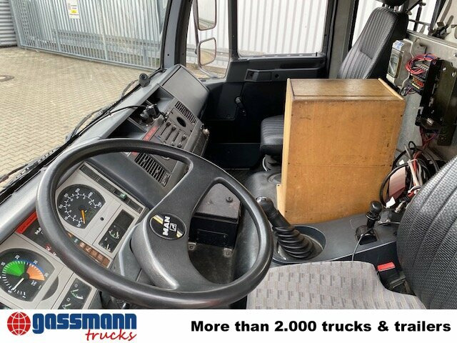 MAN 10.224 LC 4x2 BB Doka, TLF16/12, 6-Zylinder - Släck/ Räddningsvagn: bild 4 MAN 10.224 LC 4x2 BB Doka, TLF16/12, 6-Zylinder - Släck/ Räddningsvagn: bild 4