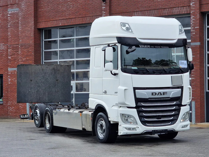DAF XF 530 SuperSpaceCab 6x2*4 - Chassis 740 cm - Loadlift - Steering axle - Leather - - Chassi lastbil: bild 1 DAF XF 530 SuperSpaceCab 6x2*4 - Chassis 740 cm - Loadlift - Steering axle - Leather - - Chassi lastbil: bild 1