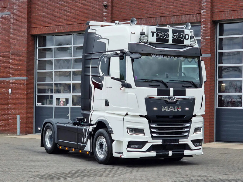 MAN TGX 18.540 GX - New - Retarder - Night clima - Alcoa - Show truck - Lightbar - - Dragbil: bild 1 MAN TGX 18.540 GX - New - Retarder - Night clima - Alcoa - Show truck - Lightbar - - Dragbil: bild 1