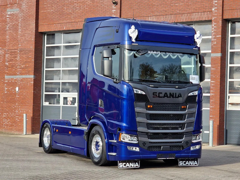 Scania 660S V8 NGS Highline 4x2 - Full spec - Retarder - Night Clima - Leather - Led - Full air - New Dashboard - Dragbil: bild 1 Scania 660S V8 NGS Highline 4x2 - Full spec - Retarder - Night Clima - Leather - Led - Full air - New Dashboard - Dragbil: bild 1