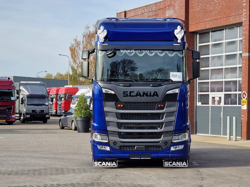 Scania 660S V8 NGS Highline 4x2 - Full spec - Retarder - Night Clima - Leather - Led - Full air - New Dashboard - Dragbil: bild 2 Scania 660S V8 NGS Highline 4x2 - Full spec - Retarder - Night Clima - Leather - Led - Full air - New Dashboard - Dragbil: bild 2