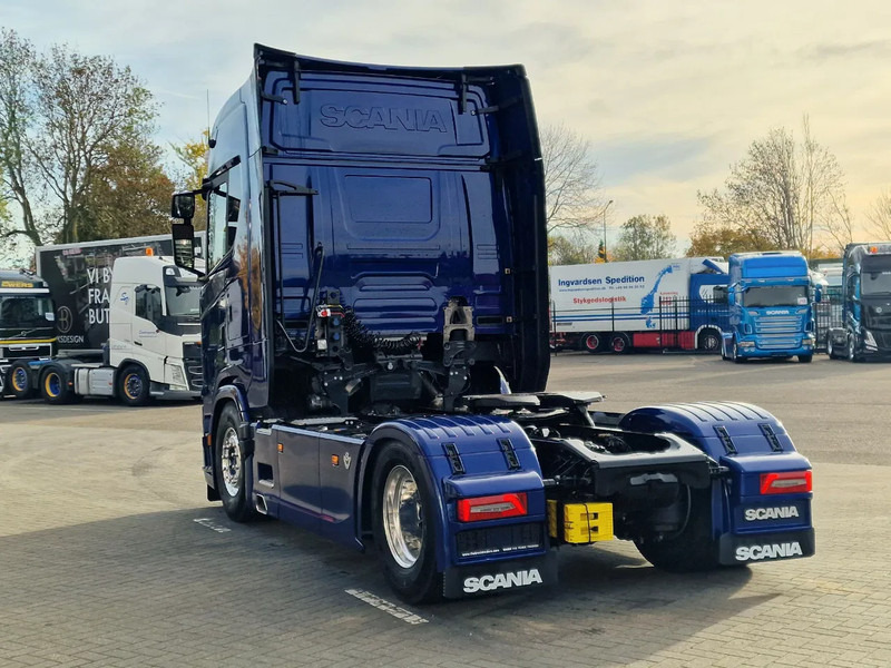 Scania 660S V8 NGS Highline 4x2 - Full spec - Retarder - Night Clima - Leather - Led - Full air - New Dashboard - Dragbil: bild 5 Scania 660S V8 NGS Highline 4x2 - Full spec - Retarder - Night Clima - Leather - Led - Full air - New Dashboard - Dragbil: bild 5