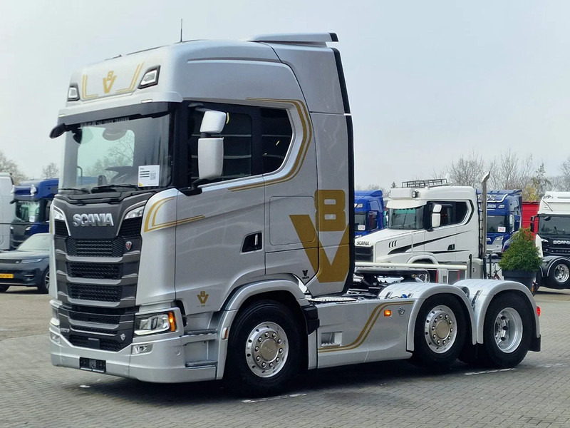Scania 660S V8 NGS Highline 6x2/4 - New - Full spec - Retarder - Night clima - Led - Leather - Navi - Dragbil: bild 3 Scania 660S V8 NGS Highline 6x2/4 - New - Full spec - Retarder - Night clima - Led - Leather - Navi - Dragbil: bild 3