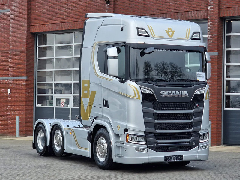 Scania 660S V8 NGS Highline 6x2/4 - New - Full spec - Retarder - Night clima - Led - Leather - Navi - Dragbil: bild 1 Scania 660S V8 NGS Highline 6x2/4 - New - Full spec - Retarder - Night clima - Led - Leather - Navi - Dragbil: bild 1