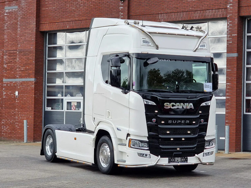 Scania R560 Highline 4x2 - Like new - Full spec - Facelift - Retarder - Night clima - Full air - Alloy wheels - Dragbil: bild 1 Scania R560 Highline 4x2 - Like new - Full spec - Facelift - Retarder - Night clima - Full air - Alloy wheels - Dragbil: bild 1