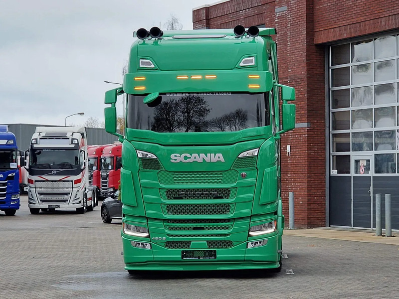 Scania S460 Highline 4x2 - NEW - Full spec - Custom exterior - Full air - Retarder - Show truck - Dragbil: bild 3 Scania S460 Highline 4x2 - NEW - Full spec - Custom exterior - Full air - Retarder - Show truck - Dragbil: bild 3
