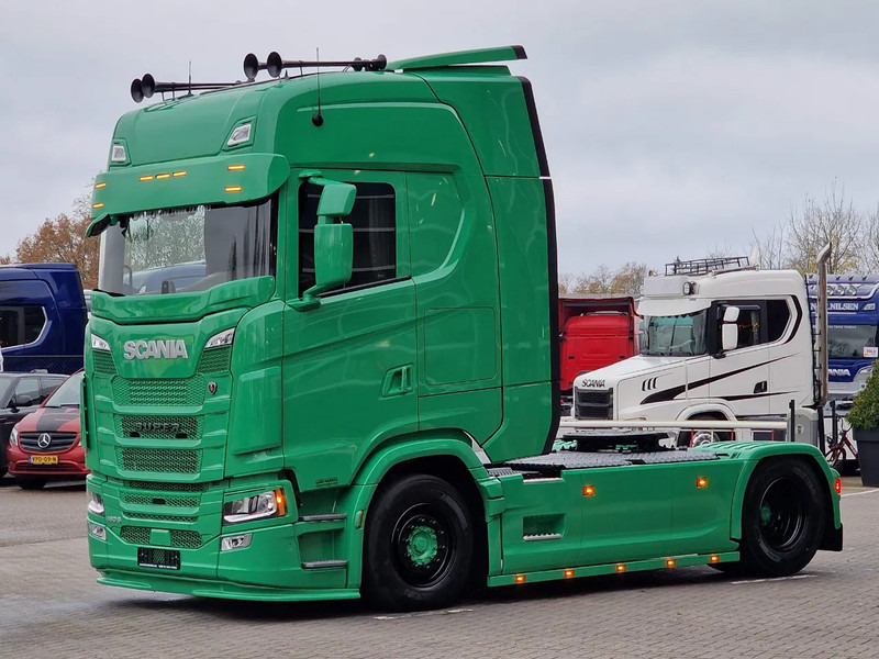 Scania S460 Highline 4x2 - NEW - Full spec - Custom exterior - Full air - Retarder - Show truck - Dragbil: bild 4 Scania S460 Highline 4x2 - NEW - Full spec - Custom exterior - Full air - Retarder - Show truck - Dragbil: bild 4