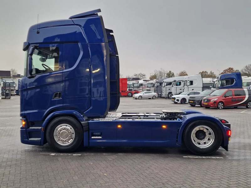 Scania S560 Highline 4x2 - Full spec - Retader - Night clima - Full air - Facelift - 2x tank - Dragbil: bild 4 Scania S560 Highline 4x2 - Full spec - Retader - Night clima - Full air - Facelift - 2x tank - Dragbil: bild 4