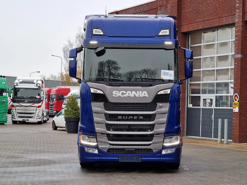 Scania S560 Highline 4x2 - Full spec - Retader - Night clima - Full air - Facelift - 2x tank - Dragbil: bild 2 Scania S560 Highline 4x2 - Full spec - Retader - Night clima - Full air - Facelift - 2x tank - Dragbil: bild 2