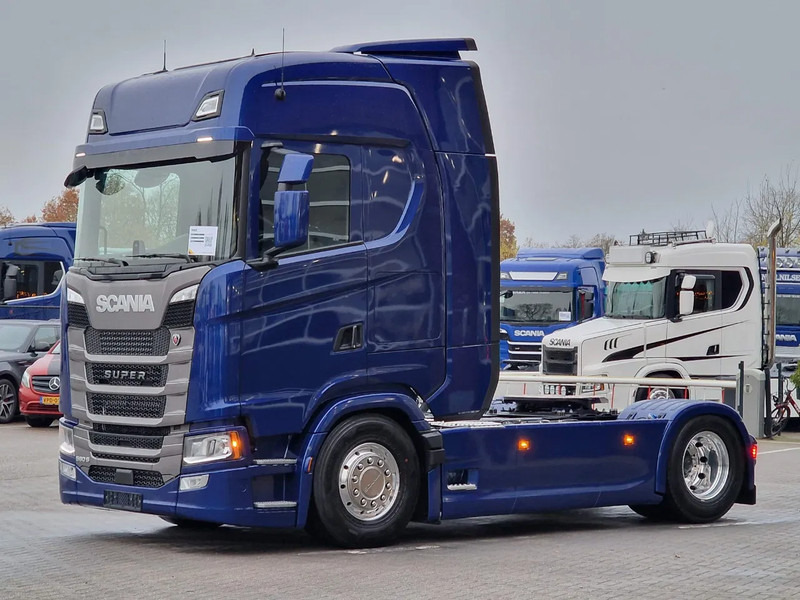 Scania S560 Highline 4x2 - Full spec - Retader - Night clima - Full air - Facelift - 2x tank - Dragbil: bild 3 Scania S560 Highline 4x2 - Full spec - Retader - Night clima - Full air - Facelift - 2x tank - Dragbil: bild 3