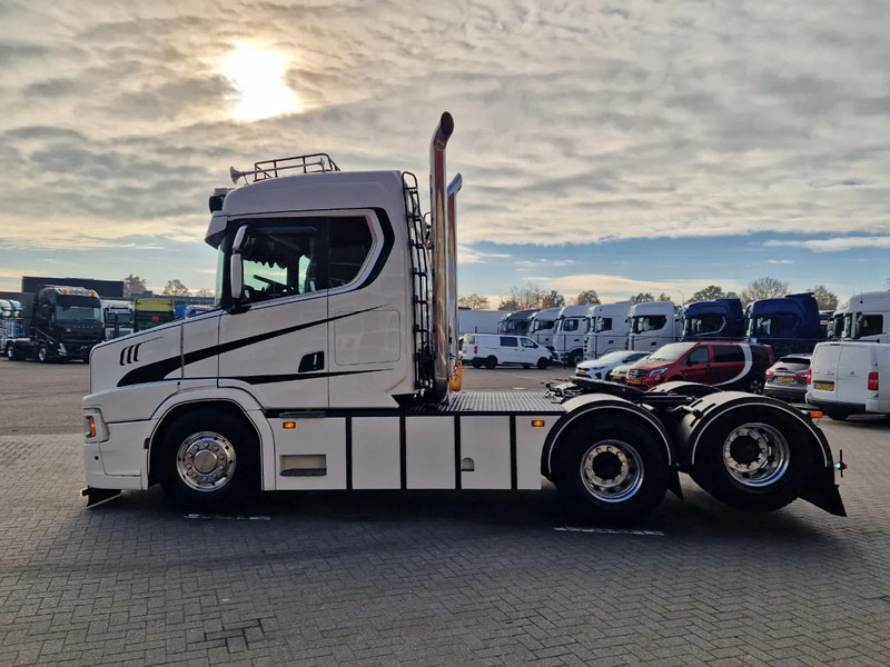 Scania T580 V8 Tuft Torpedo V8 - Custom exterior - Retarder - Full air - Show truck - Stack exhaust - Dragbil: bild 5 Scania T580 V8 Tuft Torpedo V8 - Custom exterior - Retarder - Full air - Show truck - Stack exhaust - Dragbil: bild 5