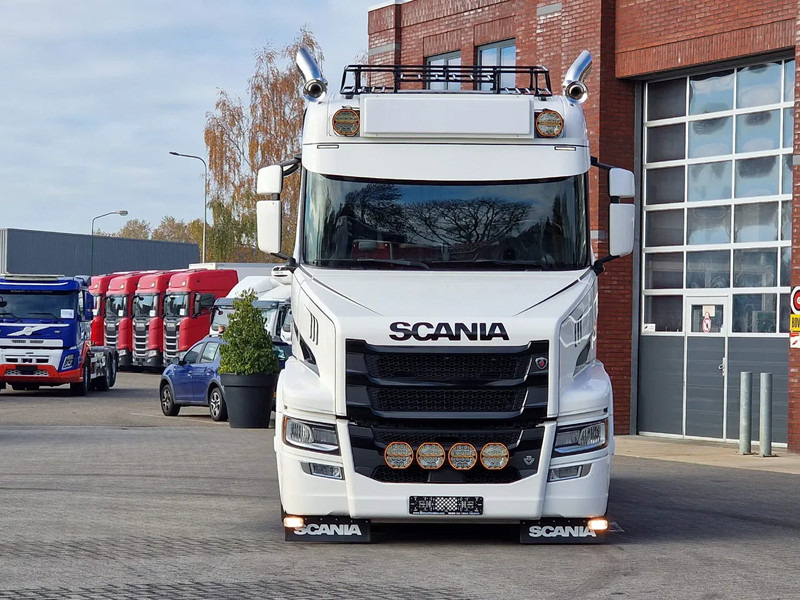 Scania T580 V8 Tuft Torpedo V8 - Custom exterior - Retarder - Full air - Show truck - Stack exhaust - Dragbil: bild 3 Scania T580 V8 Tuft Torpedo V8 - Custom exterior - Retarder - Full air - Show truck - Stack exhaust - Dragbil: bild 3