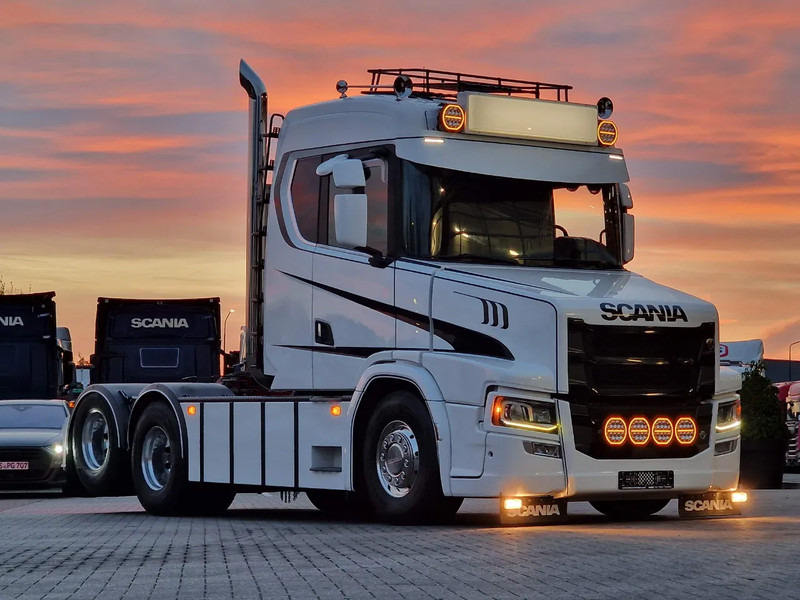 Scania T580 V8 Tuft Torpedo V8 - Custom exterior - Retarder - Full air - Show truck - Stack exhaust - Dragbil: bild 1 Scania T580 V8 Tuft Torpedo V8 - Custom exterior - Retarder - Full air - Show truck - Stack exhaust - Dragbil: bild 1