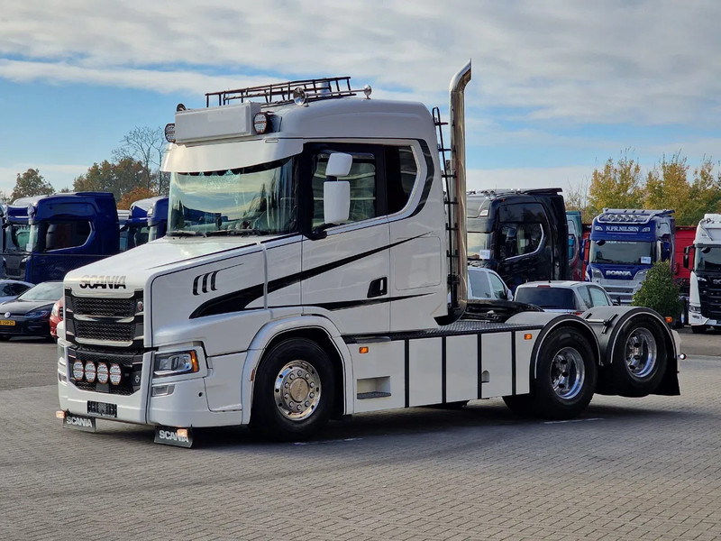 Scania T580 V8 Tuft Torpedo V8 - Custom exterior - Retarder - Full air - Show truck - Stack exhaust - Dragbil: bild 4 Scania T580 V8 Tuft Torpedo V8 - Custom exterior - Retarder - Full air - Show truck - Stack exhaust - Dragbil: bild 4