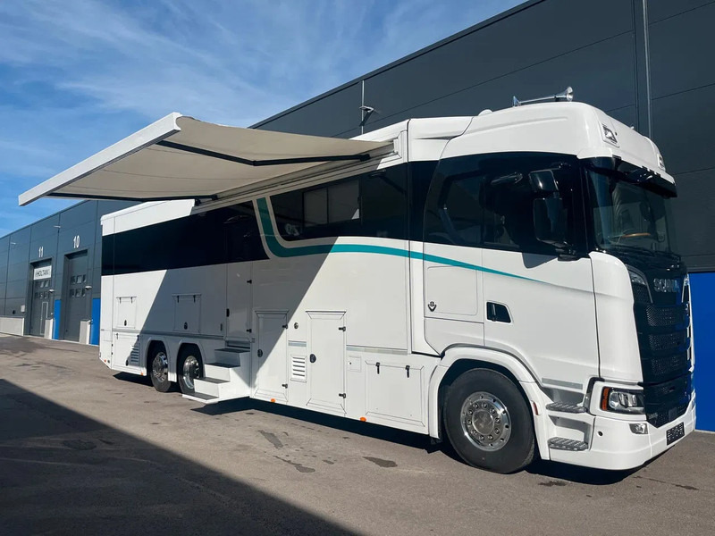 Scania S590 V8 6x2 Camper / Motorhome - New 2025 - Garage - Slide out - - Husbil: bild 1 Scania S590 V8 6x2 Camper / Motorhome - New 2025 - Garage - Slide out - - Husbil: bild 1