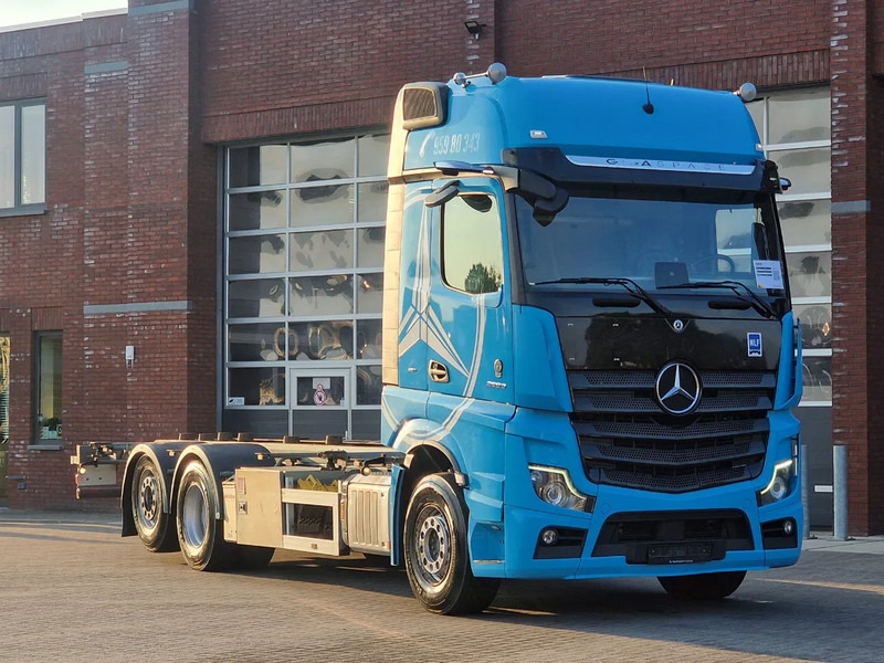Mercedes-Benz Actros 2553 6x2 - BDF - Retarder - 4.90 WB - Loadlift - Full air - Containerbil/ Växelflak lastbil: bild 1 Mercedes-Benz Actros 2553 6x2 - BDF - Retarder - 4.90 WB - Loadlift - Full air - Containerbil/ Växelflak lastbil: bild 1