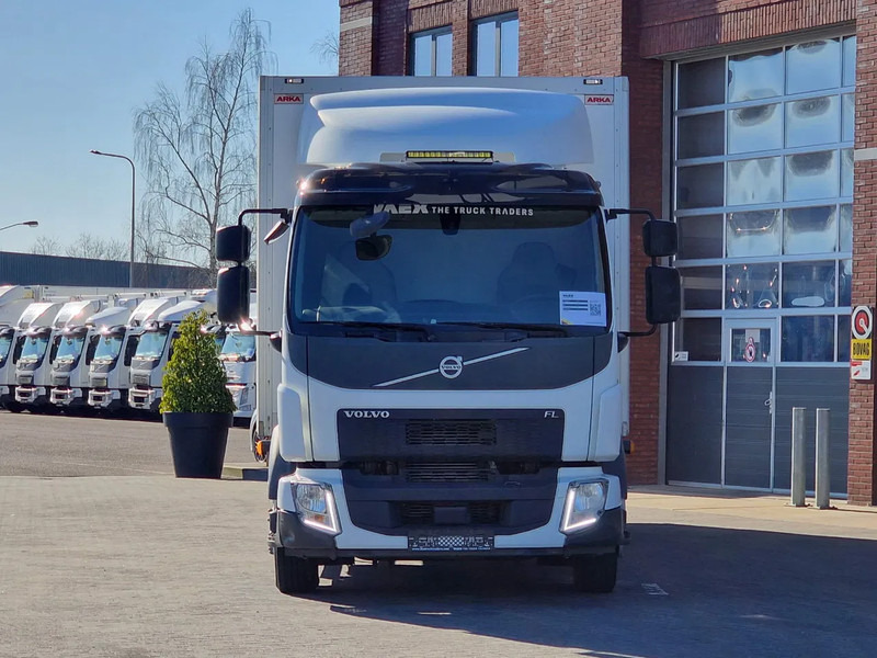 Volvo FL 250 4x2 Box truck, loading lift, 12T - Lastbil med skåp: bild 2 Volvo FL 250 4x2 Box truck, loading lift, 12T - Lastbil med skåp: bild 2