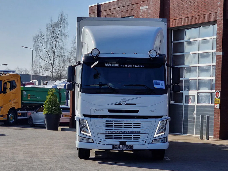 Volvo FM 330 4x2 - Carrier MT 18 Frigo - Loadlift - Full air - Sleepercab - Kylbil lastbil: bild 2 Volvo FM 330 4x2 - Carrier MT 18 Frigo - Loadlift - Full air - Sleepercab - Kylbil lastbil: bild 2