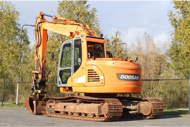 Doosan DX140LCR-3 | DX 140 LCR-3 | TILT ROTATOR | BUCKET | DOZERBLADE - Bandgrävare: bild 3 Doosan DX140LCR-3 | DX 140 LCR-3 | TILT ROTATOR | BUCKET | DOZERBLADE - Bandgrävare: bild 3
