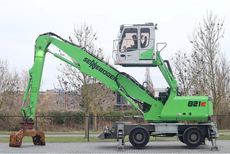 Sennebogen 821E | 821 E | SORTING GRAB | DOZERBLADE | GREAT CONDITION - Grävmaskin på däck: bild 1 Sennebogen 821E | 821 E | SORTING GRAB | DOZERBLADE | GREAT CONDITION - Grävmaskin på däck: bild 1