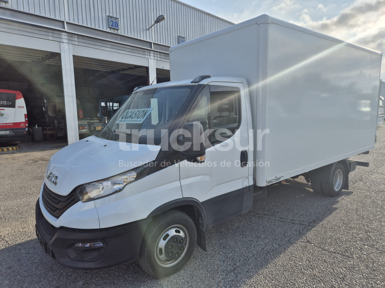 Volymskåp IVECO DAILY 35C16H: bild 1