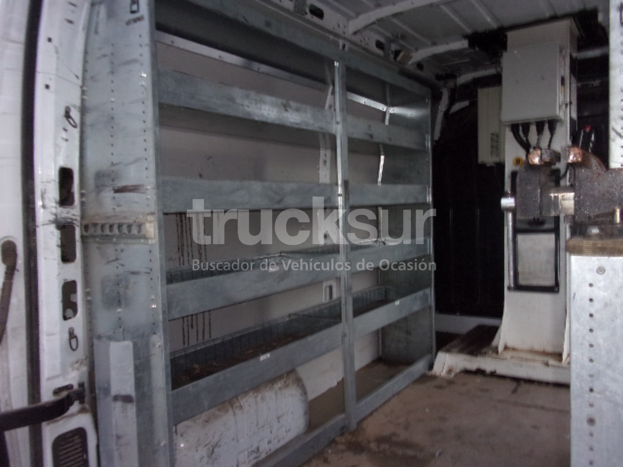 Volymskåp RENAULT MASTER 130.35 CESTA: bild 13 Volymskåp RENAULT MASTER 130.35 CESTA: bild 13