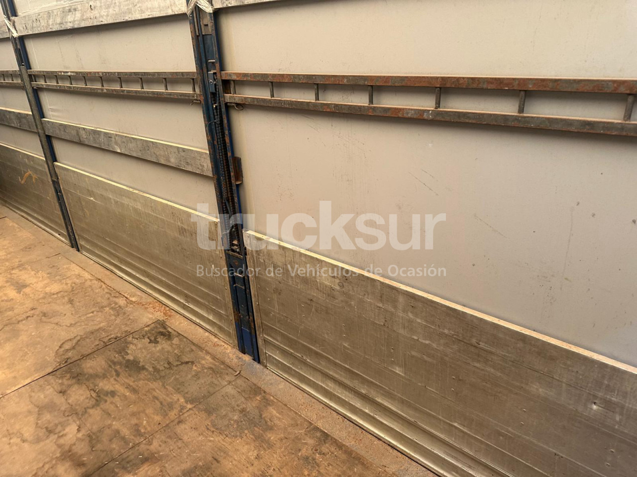 SCANIA SEMITAULINER AUTOPORTANTE - Kapell växelflak: bild 4 SCANIA SEMITAULINER AUTOPORTANTE - Kapell växelflak: bild 4