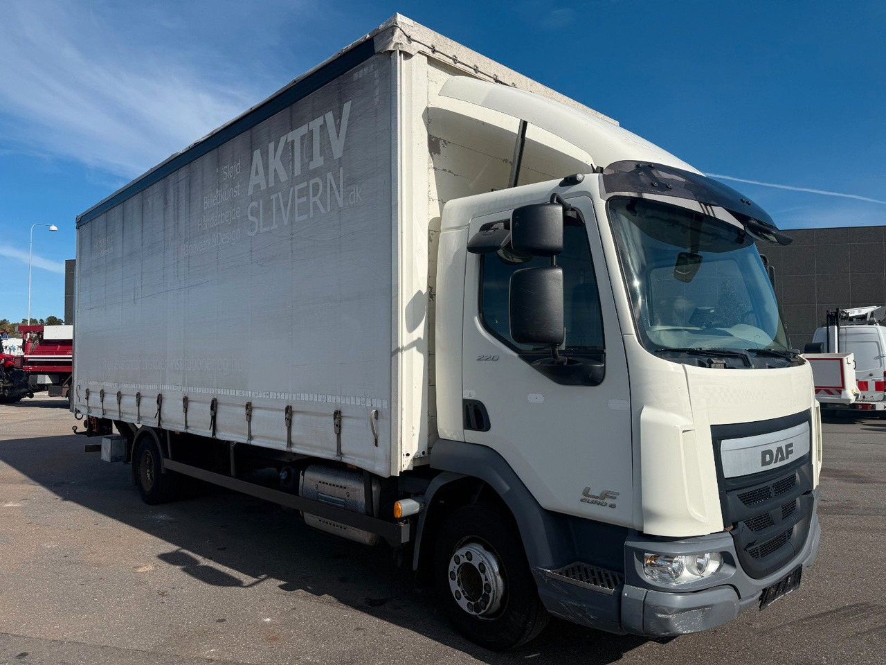 DAF LF 45 /220 4x2 Curtainsider and Taillift Euro 6 - Kapellbil: bild 2 DAF LF 45 /220 4x2 Curtainsider and Taillift Euro 6 - Kapellbil: bild 2