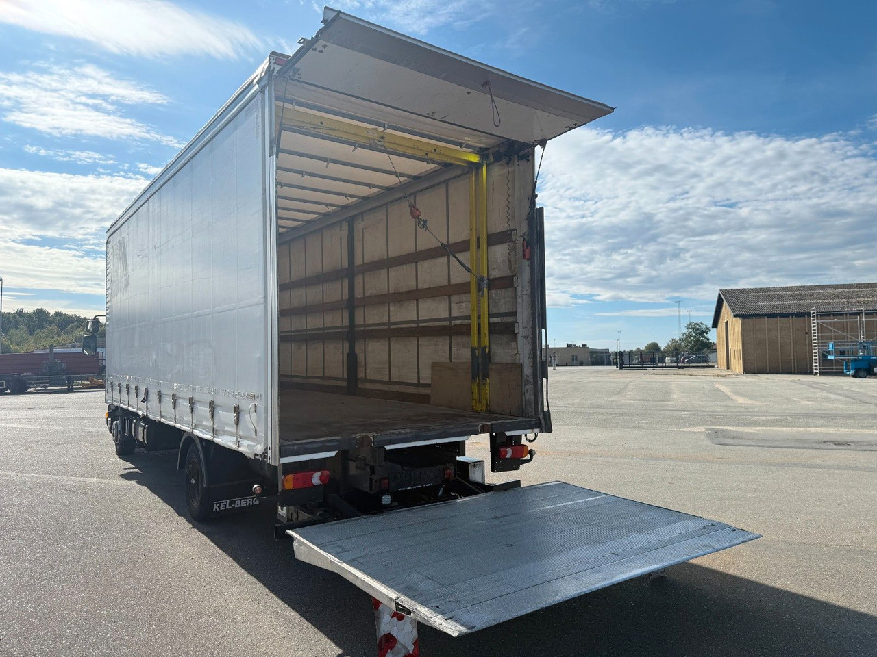 DAF LF 45 /220 4x2 Curtainsider and Taillift Euro 6 - Kapellbil: bild 5 DAF LF 45 /220 4x2 Curtainsider and Taillift Euro 6 - Kapellbil: bild 5