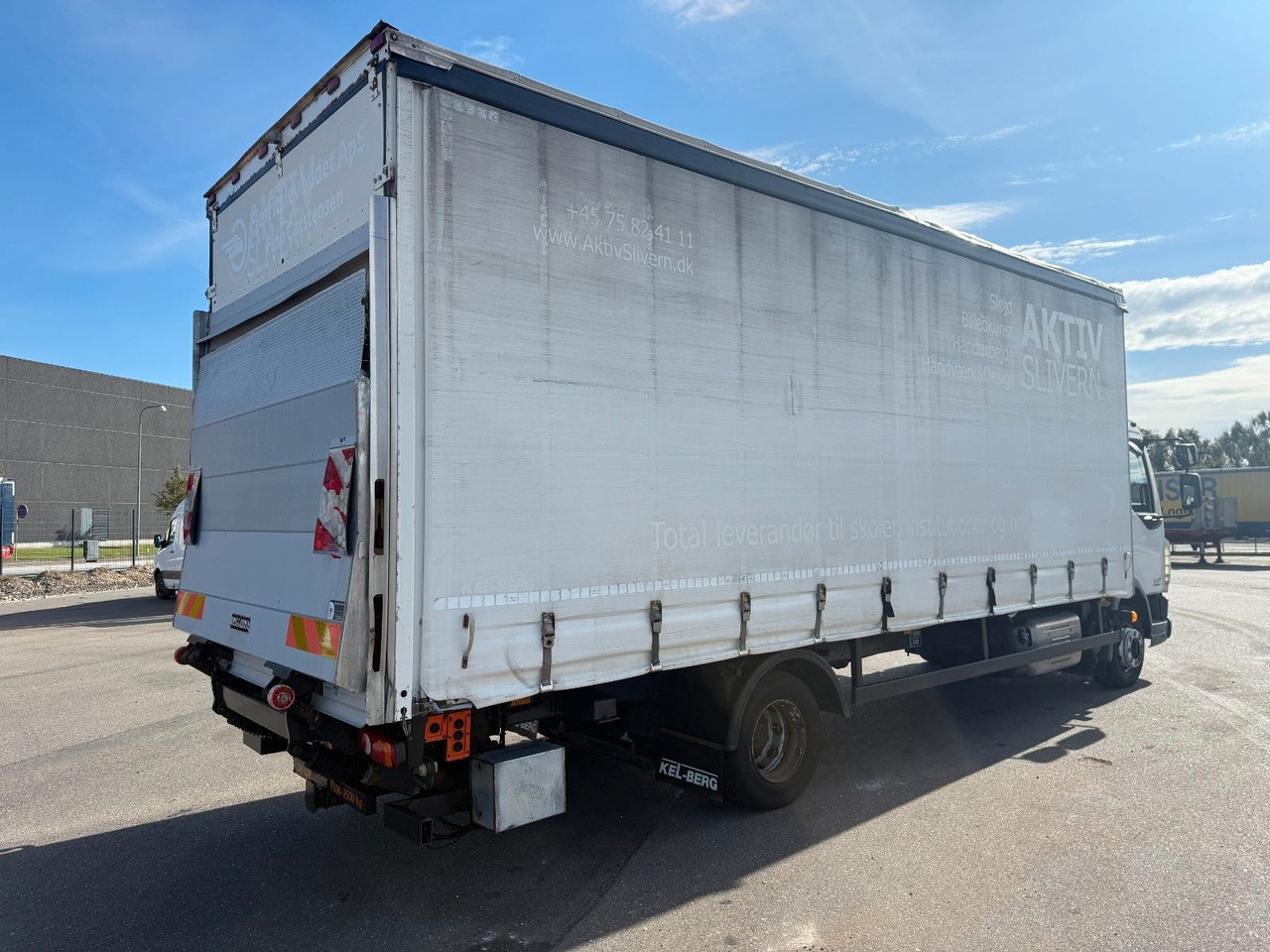 DAF LF 45 /220 4x2 Curtainsider and Taillift Euro 6 - Kapellbil: bild 3 DAF LF 45 /220 4x2 Curtainsider and Taillift Euro 6 - Kapellbil: bild 3