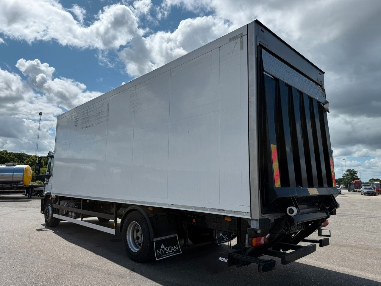 Iveco 180E32 4x2 Schmitz / Thermo King T-1200R Spectru Iveco 180E32 4x2 Schmitz / Thermo King T-1200R Spectru - Kylbil lastbil: bild 4 Iveco 180E32 4x2 Schmitz / Thermo King T-1200R Spectru Iveco 180E32 4x2 Schmitz / Thermo King T-1200R Spectru - Kylbil lastbil: bild 4