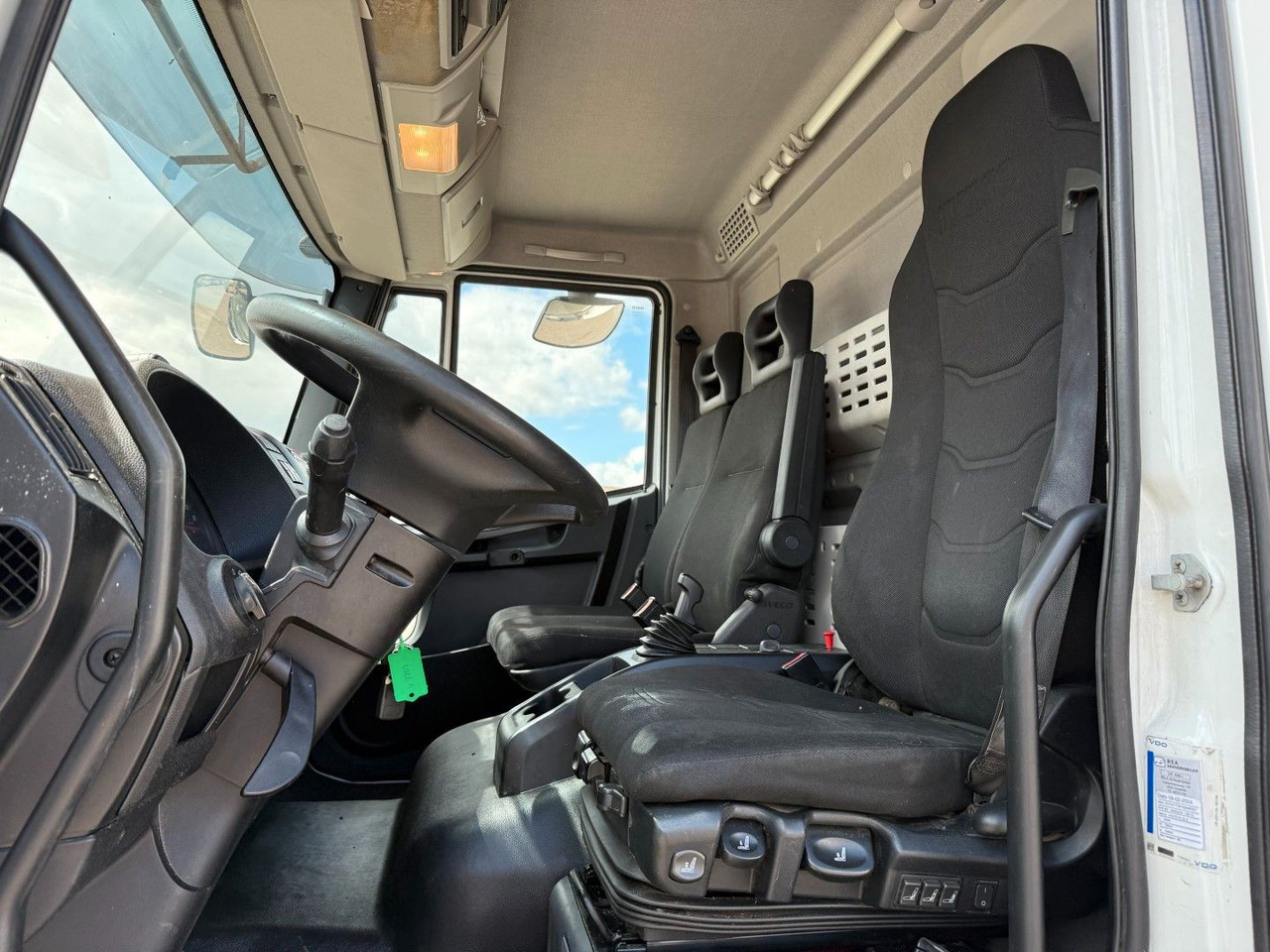 Iveco 180E32 4x2 Schmitz / Thermo King T-1200R Spectru Iveco 180E32 4x2 Schmitz / Thermo King T-1200R Spectru - Kylbil lastbil: bild 5 Iveco 180E32 4x2 Schmitz / Thermo King T-1200R Spectru Iveco 180E32 4x2 Schmitz / Thermo King T-1200R Spectru - Kylbil lastbil: bild 5