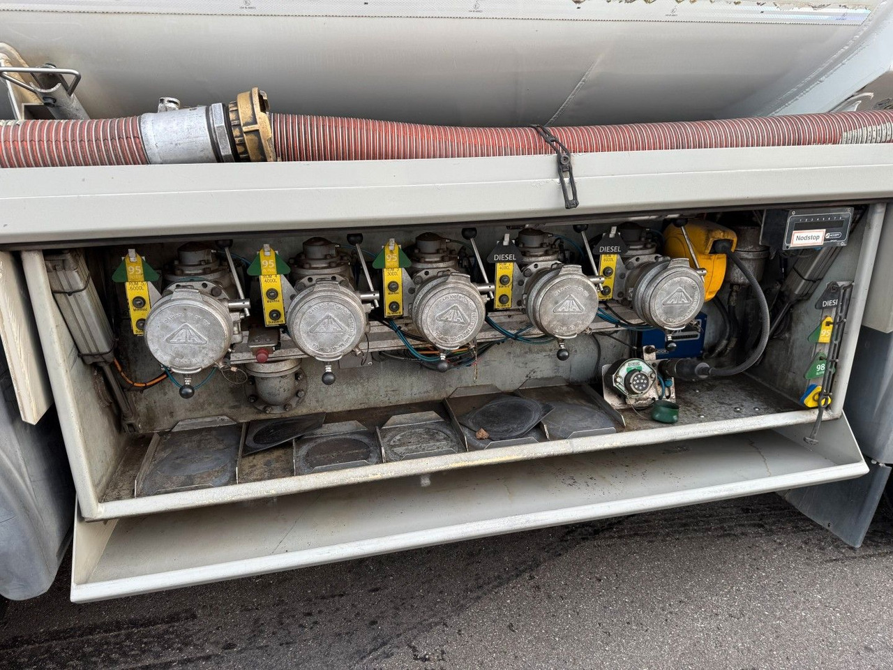 MAN TGS 35.480 8x2*6 Euro 6 23.000 l ADR Tanktruck - Tankbil: bild 5 MAN TGS 35.480 8x2*6 Euro 6 23.000 l ADR Tanktruck - Tankbil: bild 5