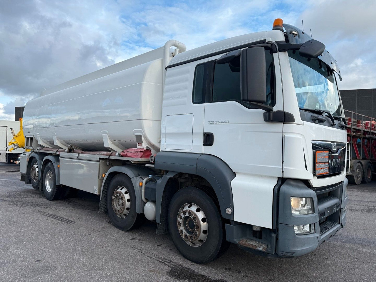 MAN TGS 35.480 8x2*6 Euro 6 23.000 l ADR Tanktruck - Tankbil: bild 2 MAN TGS 35.480 8x2*6 Euro 6 23.000 l ADR Tanktruck - Tankbil: bild 2