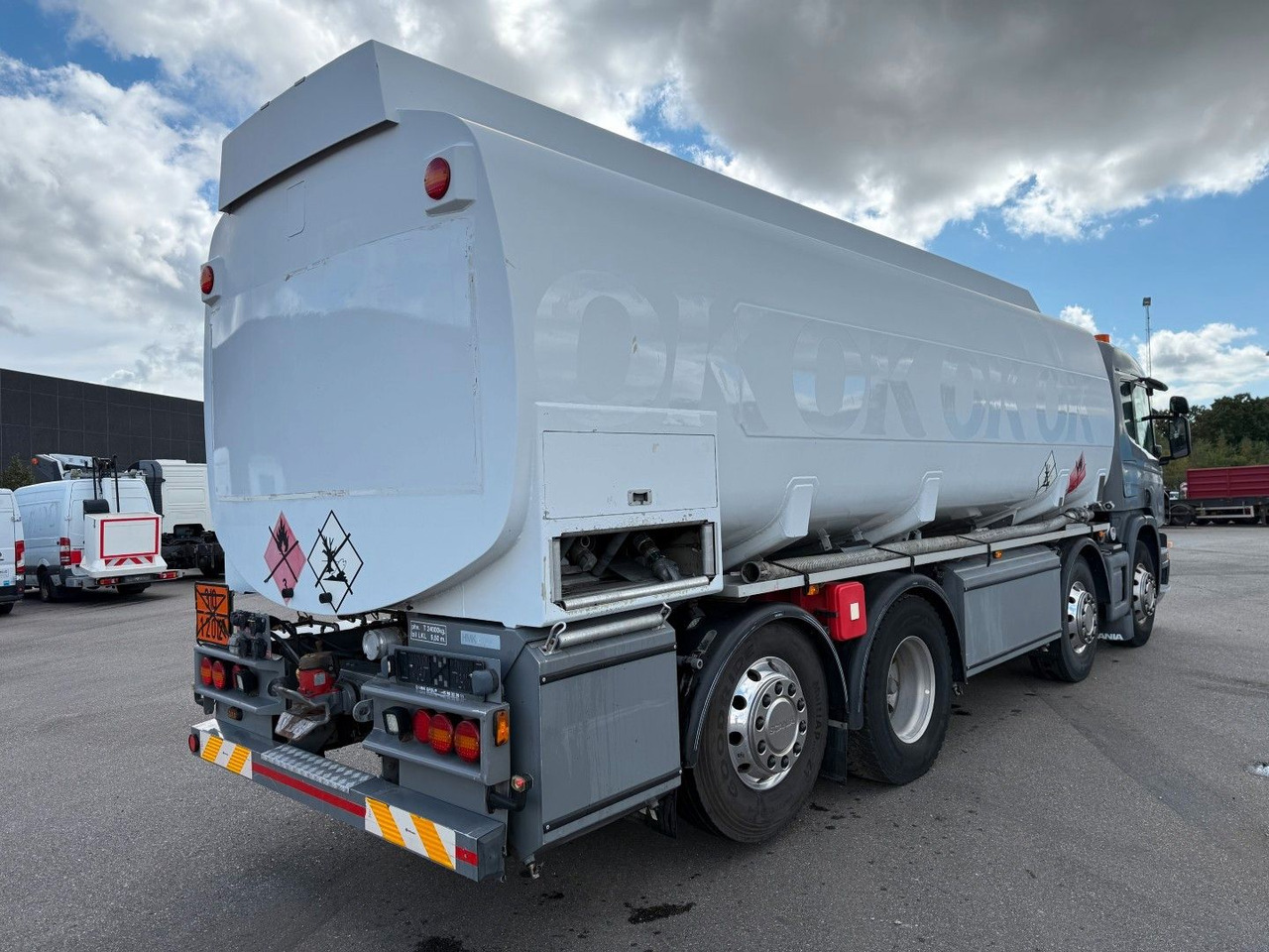 Scania P400 8x2*6 HMK Bilcon 24.000 l. ADR Euro 5 - Tankbil: bild 3 Scania P400 8x2*6 HMK Bilcon 24.000 l. ADR Euro 5 - Tankbil: bild 3