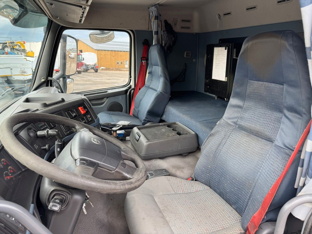 Volvo FM 440 8x2*6 24.000 l. ADR Tanktruck - Tankbil: bild 5 Volvo FM 440 8x2*6 24.000 l. ADR Tanktruck - Tankbil: bild 5